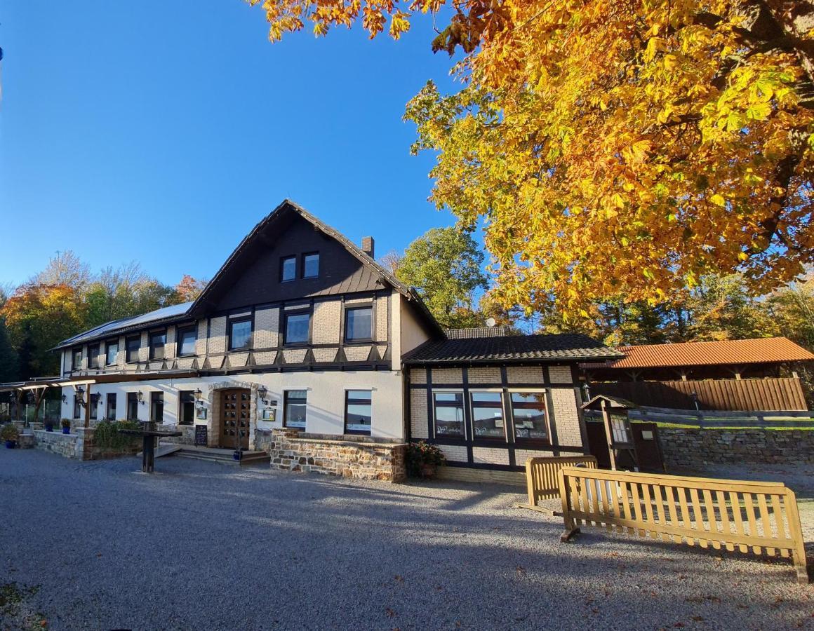 Hotel Waldquelle - Baumhaushotel Эрцен Экстерьер фото