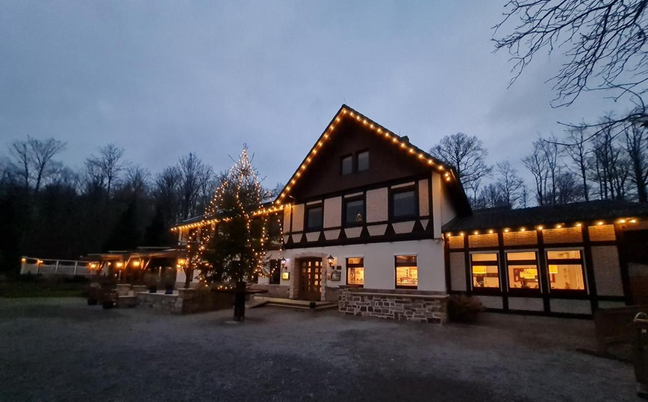 Hotel Waldquelle - Baumhaushotel Эрцен Экстерьер фото