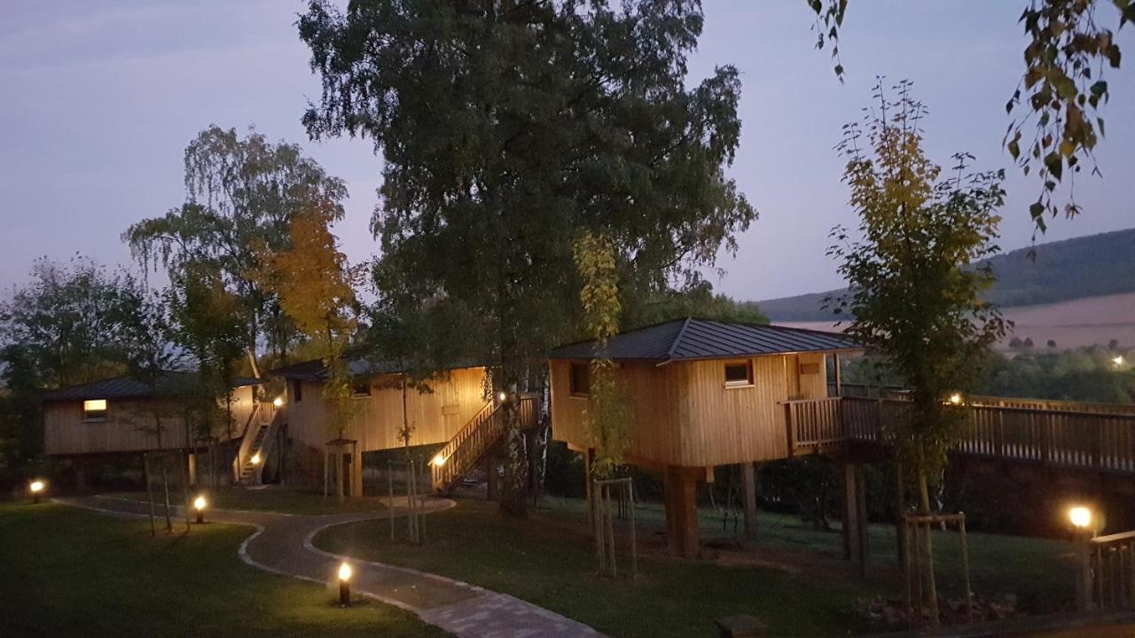 Hotel Waldquelle - Baumhaushotel Эрцен Экстерьер фото